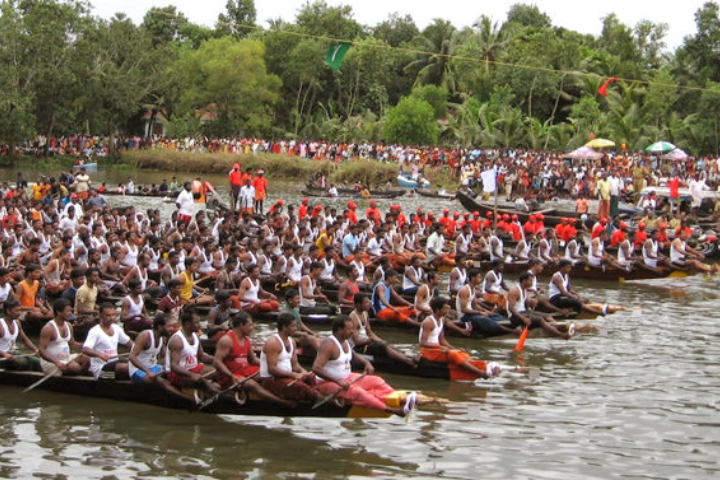 explore-india-trails-champakulam-boat-race-festival